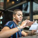 Numerosas personas comparten en redes sociales su alegría por haber obtenido algún documento. (Imagen de referencia).