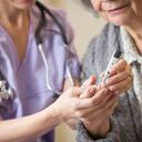 Es importante monitorear continuamente cómo están los niveles de azúcar en la sangre.