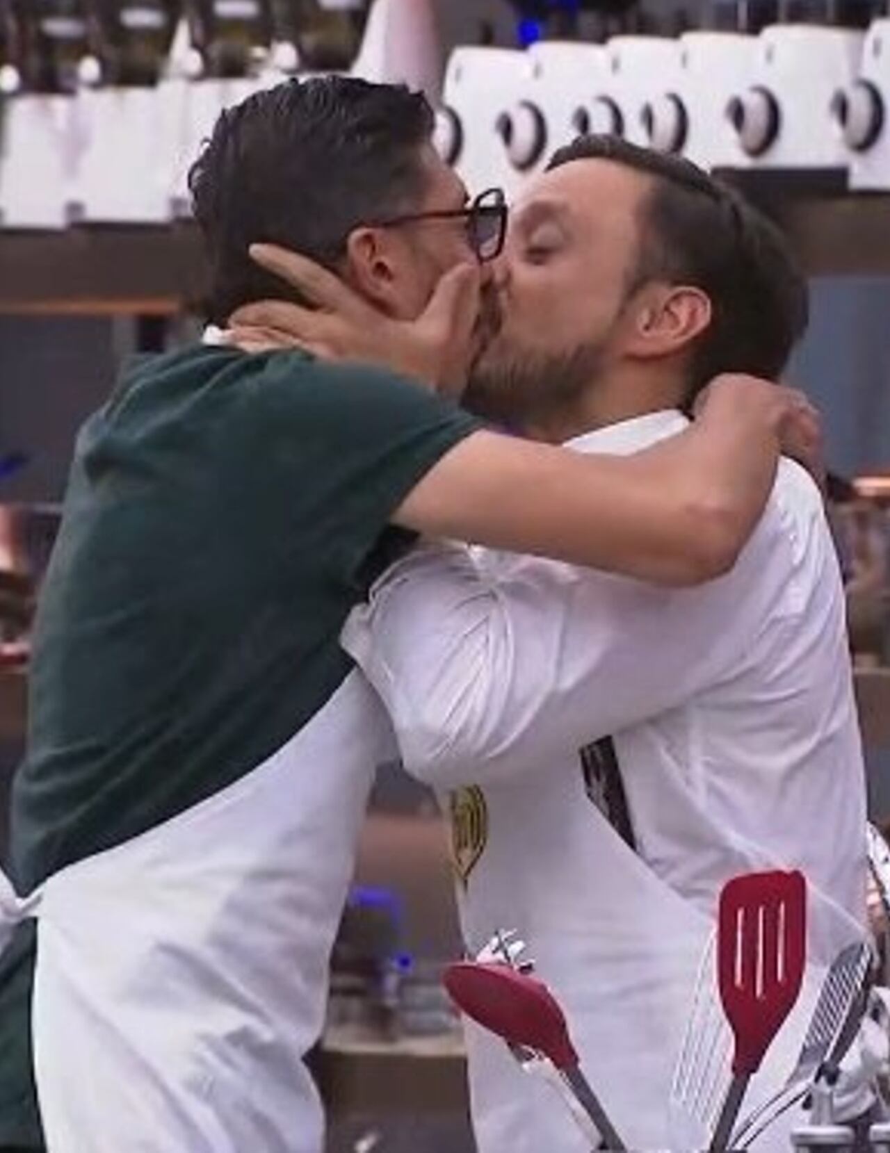 Jairo Ordóñez y Juan Pablo Barragán protagonizaron inesperado beso.
