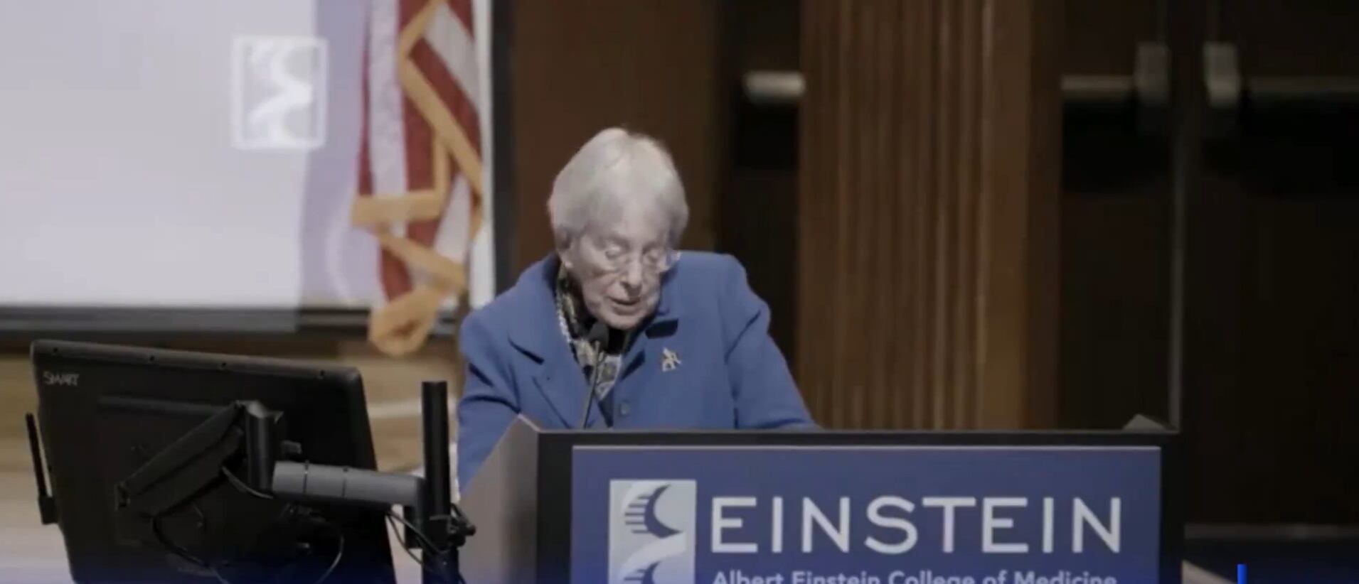 La donación es notable no sólo por su tamaño —posiblemente la más grande a cualquier facultad de medicina en Estados Unidos, según Montefiore Einstein, la organización que acoge la Facultad de Medicina Albert Einstein y el sistema de Salud Montefiore— sino también porque la escuela se encuentra en una de las zonas más empobrecidas de la ciudad y del estado de Nueva York.