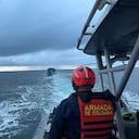 Los pescadores fueron rescatados por unidad de reacción rápida de la Armada.