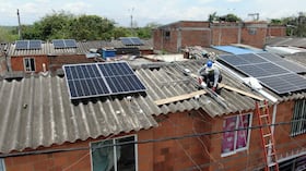 Dos mil hogares de Potrero Grande y Llano Verde, en el oriente de Cali, se verán beneficiado con paneles solares. Foto: Cortesía Emcali / El País