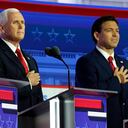 El exvicepresidente Mike Pence y el gobernador de Florida Ron DeSantis en el escenario antes de un debate presidencial republicano organizado por Fox News Channel, el miércoles 23 de agosto de 2023, en Milwaukee.