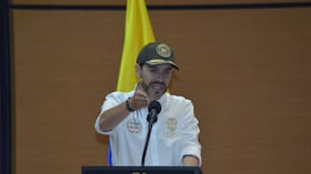 El Presidente Abelardo de la Espriella hizo la entrega de Apartamentos a las personas damnificadas por el terremoto en Cali.