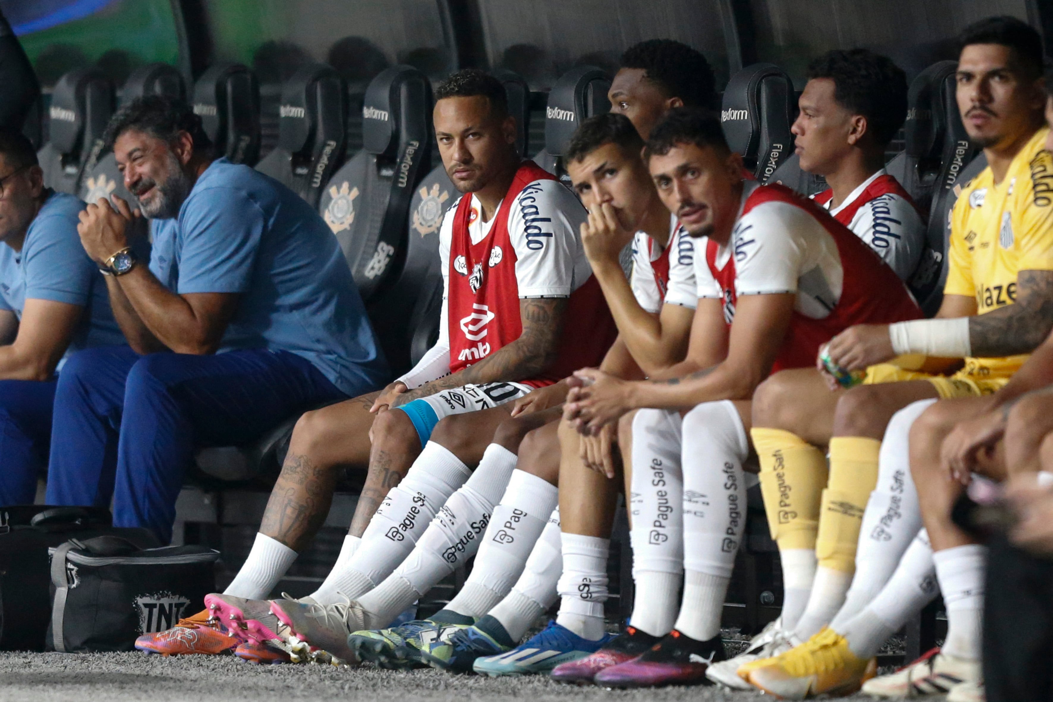 Santos forward #10 Neymar (C) looks at the Campeonato Paulista A1 semi-final football match between Corinthians and Santos at Arena Corinthians in Sao Paulo on March 9, 2025. (Photo by Miguel SCHINCARIOL / AFP)