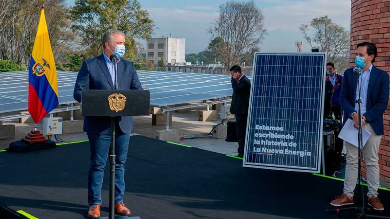 Iván Duque, paneles solares.
