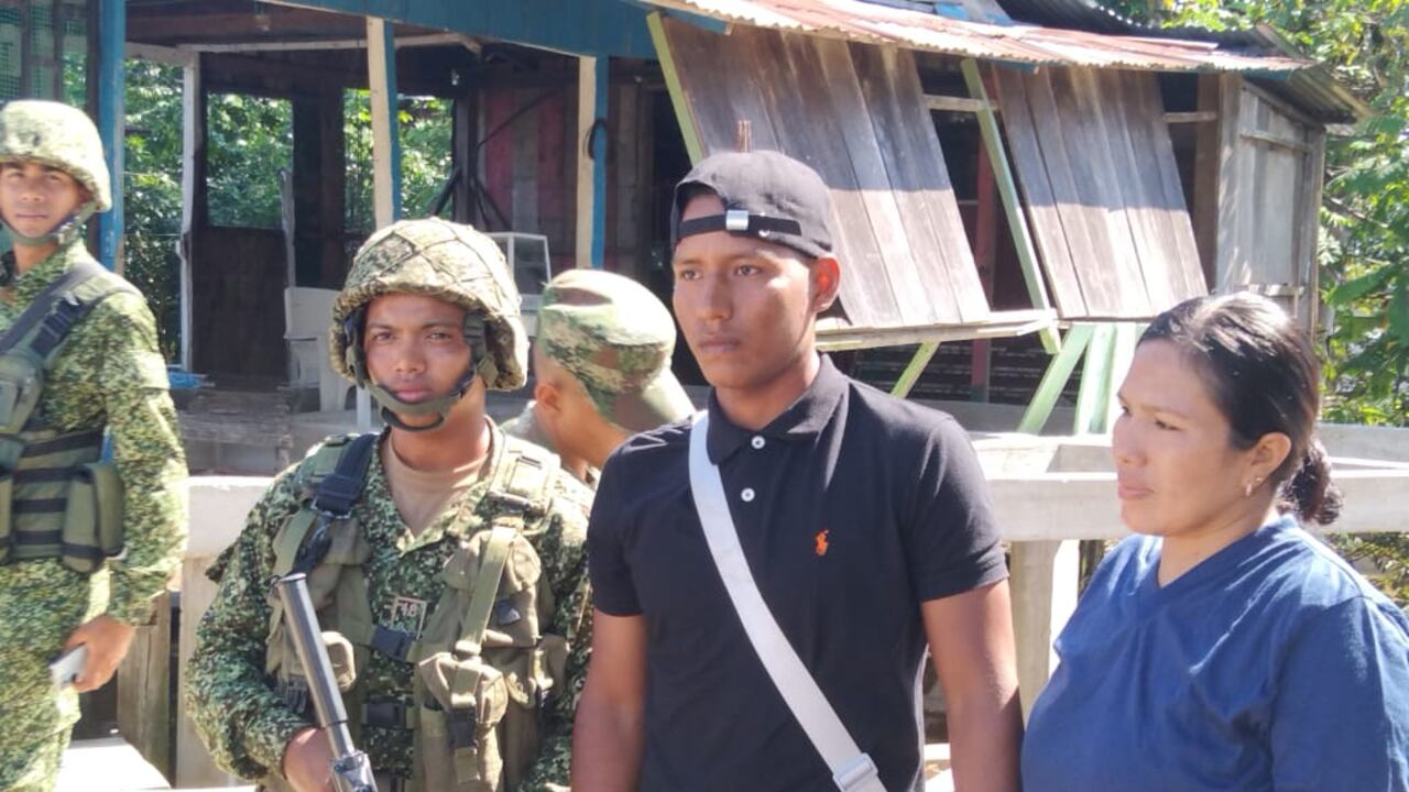 Fuerzas Militares confirman la liberación de soldado profesional secuestrado junto a su esposa e hija en el Caquetá.