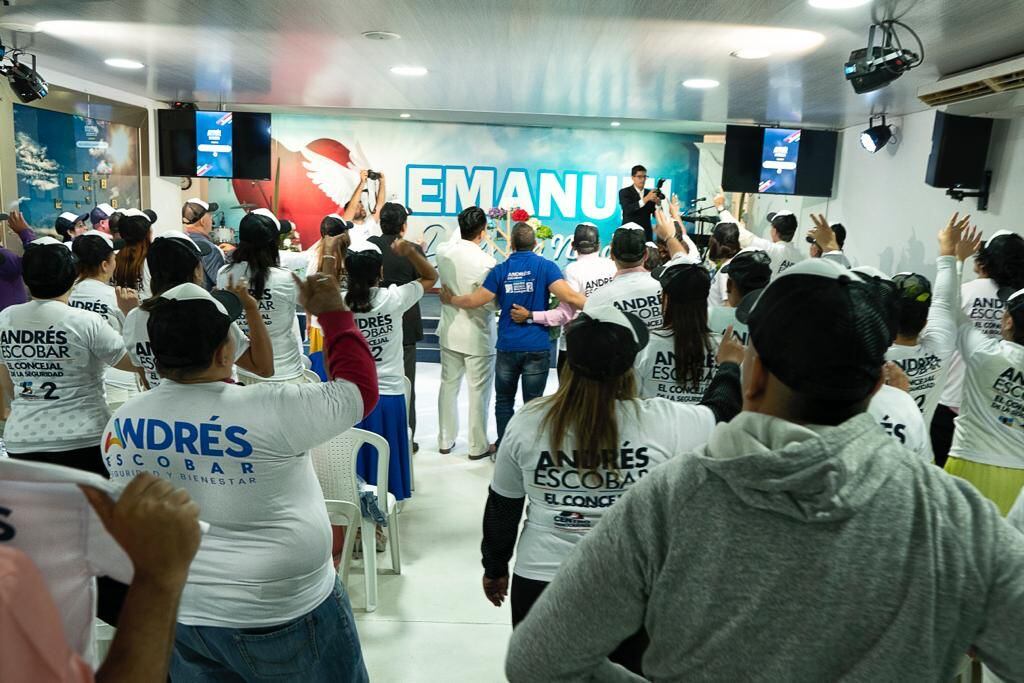 Andrés Escobar recibió el respaldo de iglesias cristianas