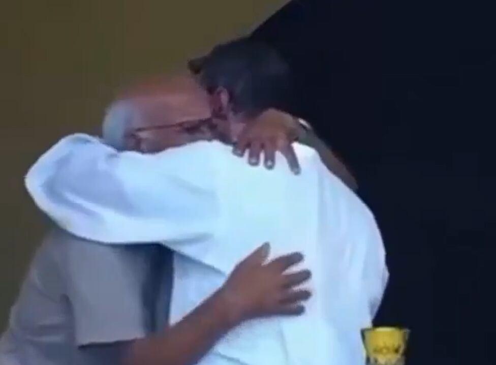 El hombe lloró desconsolado la muerte de su nieto