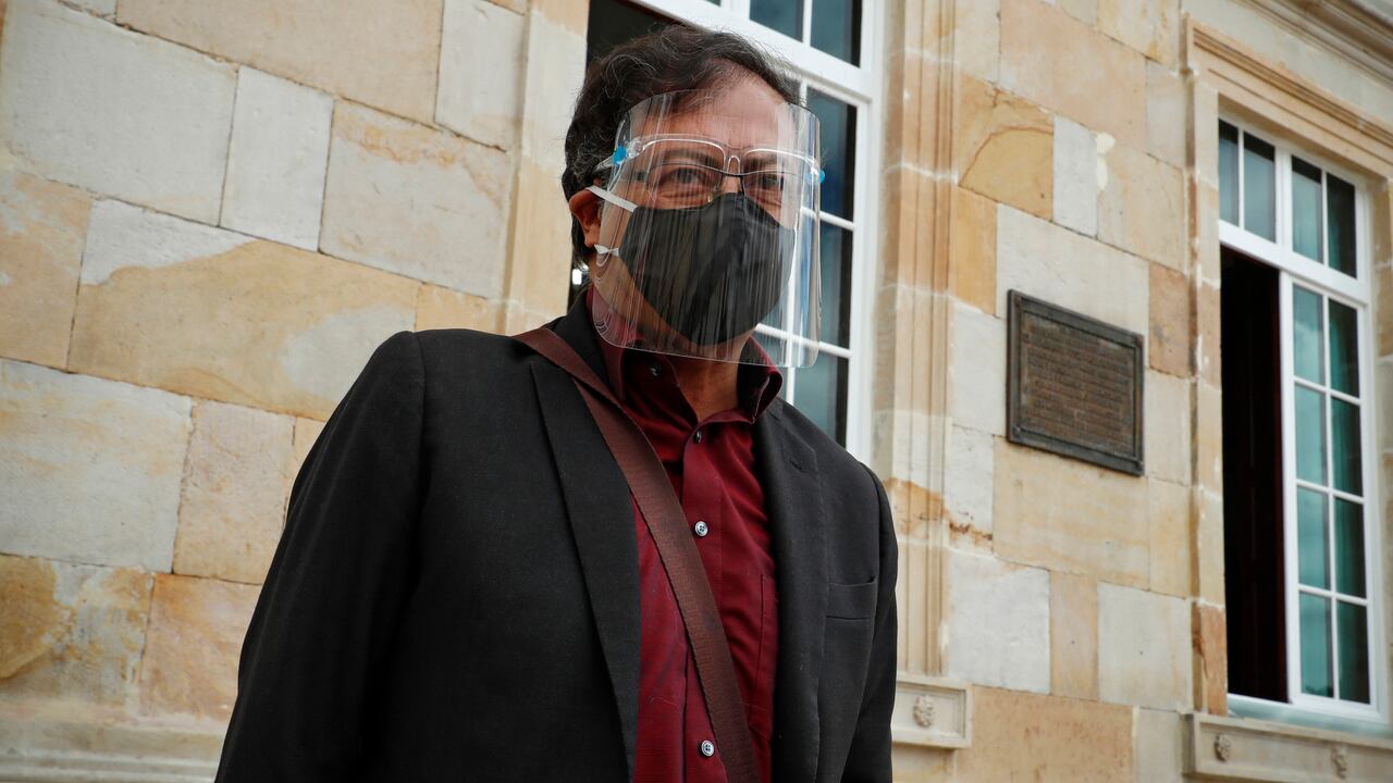 El presidente Gustavo Petro ingresando al Senado para la elección de procurador y magistrados, votación presencial en época de la pandemia de covid 19, cuando él era congresista.
Bogotá julio 27 de 2020