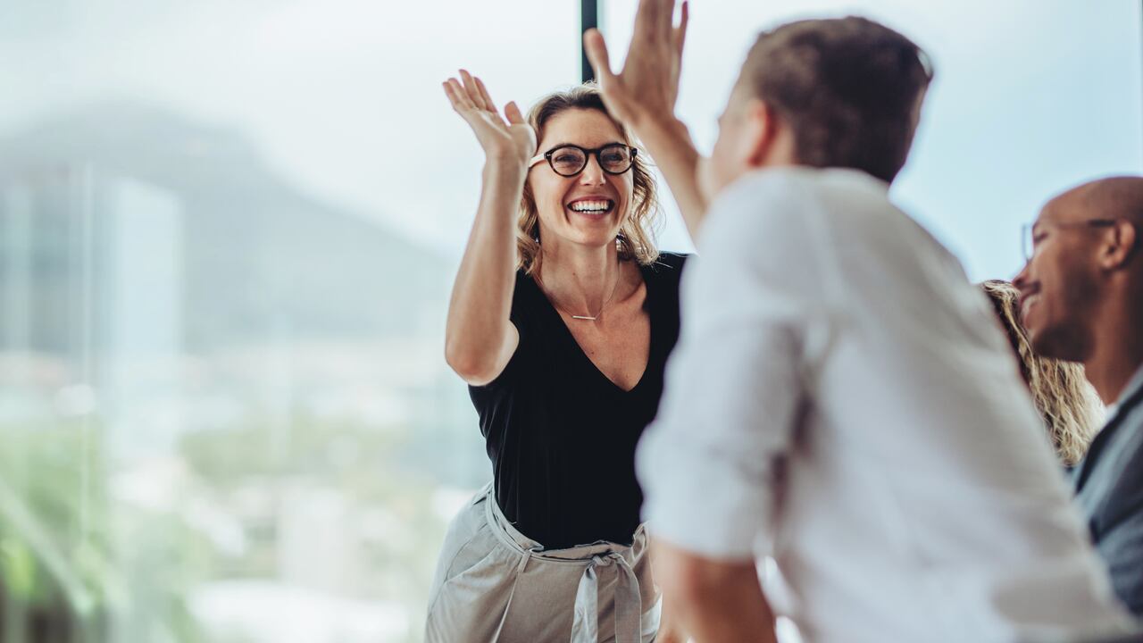 De acuerdo con el Informe Global de Brecha de Género 2023 del Foro Económico Mundial (WEF), las mujeres podrían alcanzar la igualdad frente a los hombres en 131 años.