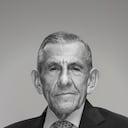 Julio Londoño Paredes, excanciller de Colombia y especialista en temas de fronteras y límites de Colombia, posa el martes 26 de enero de 2016, en Bogotá. Foto: Carlos Julio Martínez / SEMANA