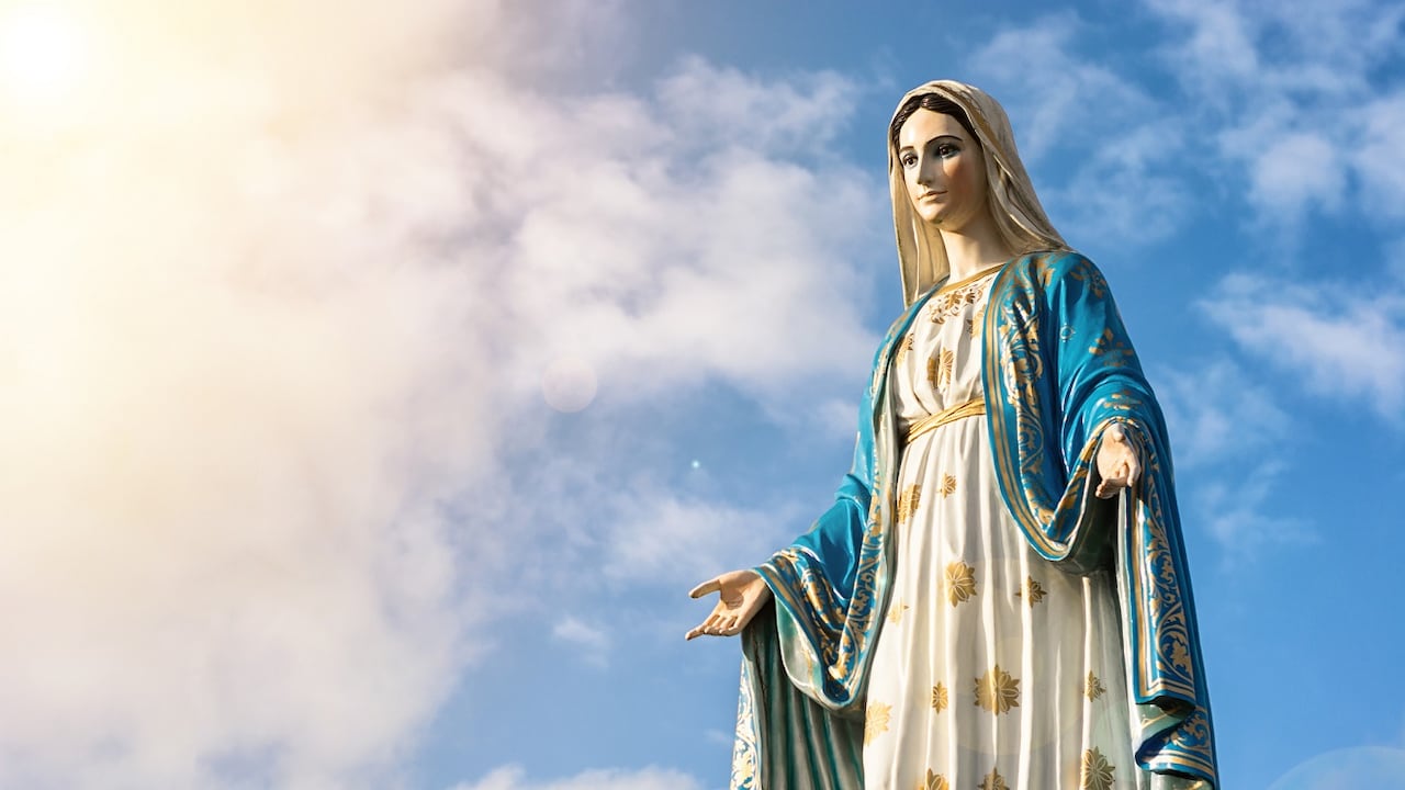 Las oraciones a la virgen son poderosas para pedir por diferentes favores.