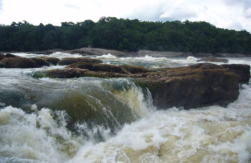 Para los indígenas del Apaporis la vida se creó en esta cascada. Este lugar al que ellos le han dado el nombre Yuisi, es el punto de nacimiento de la humanidad que hoy conocemos. En 2009, el Estado constituyó ese territorio como el Parque Natural Yaigoje Apaporis, que tiene más de un millón de hectáreas para la conservación. 
