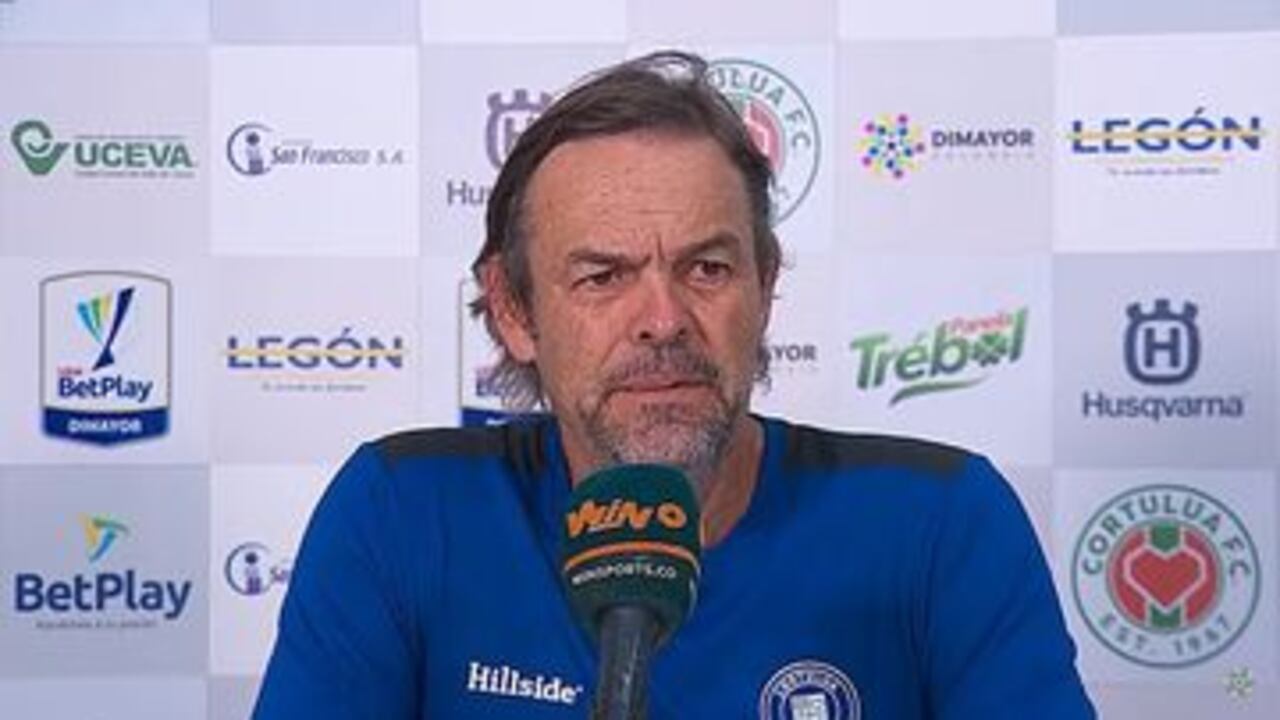 Fernando Velasco, en rueda de prensa, no quiso hablar de lo sucedido con su colega Mayer Candelo. Foto: Captura rueda de prensa Win Sports.