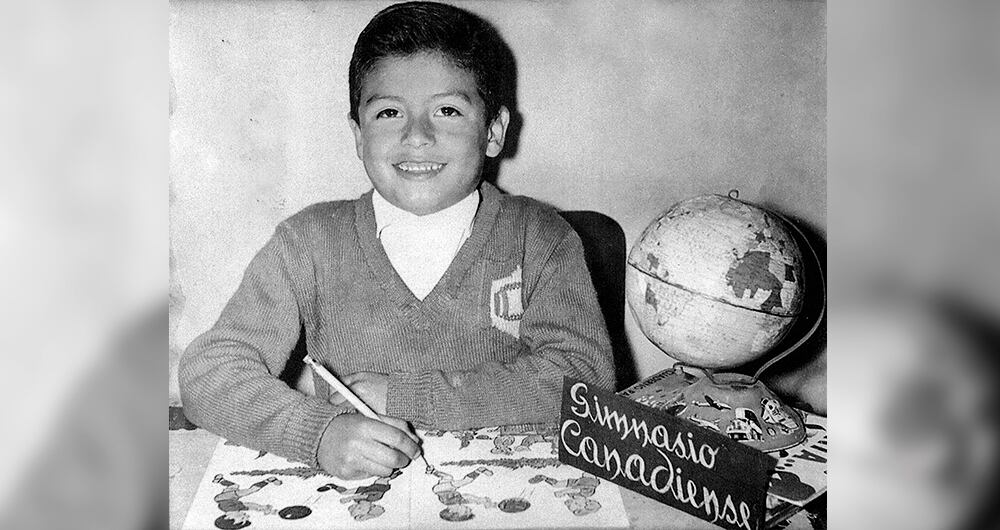 “En el Canadiense el afecto me salvó”, escribió Gustavo Petro sobre su colegio. Aprendió a leer con la cartilla Nacho. Aquí, Gustavo tenía 8 años. 