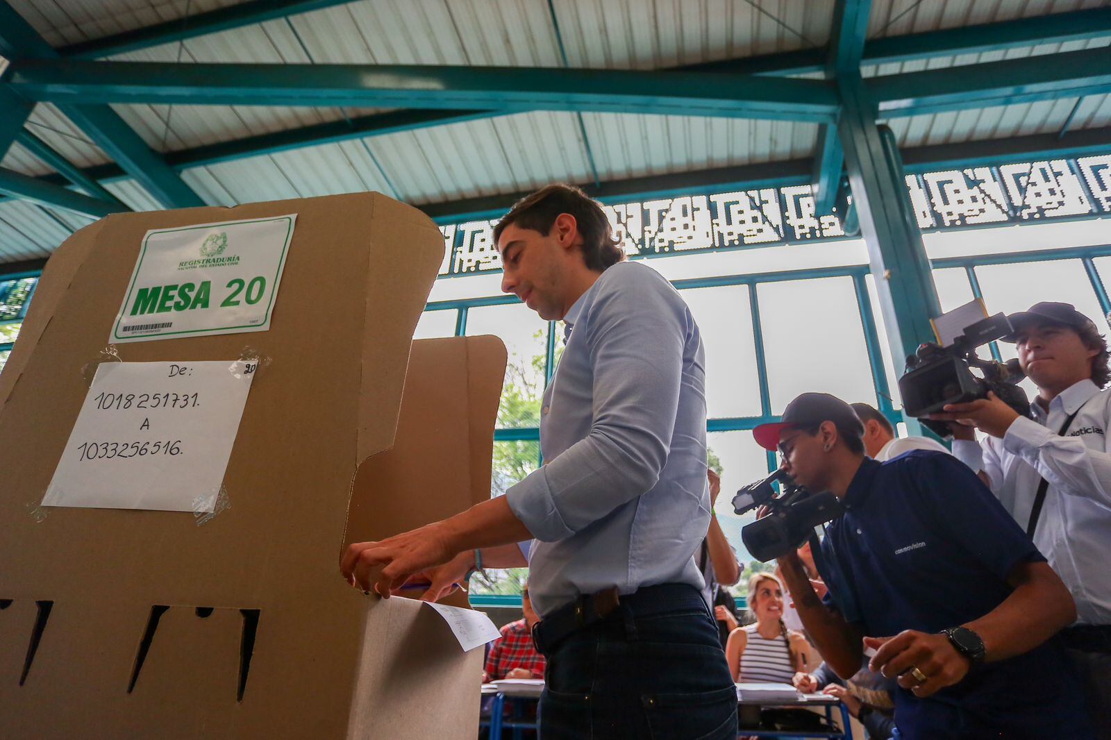 Juan Carlos Upegui vota en Medellín.