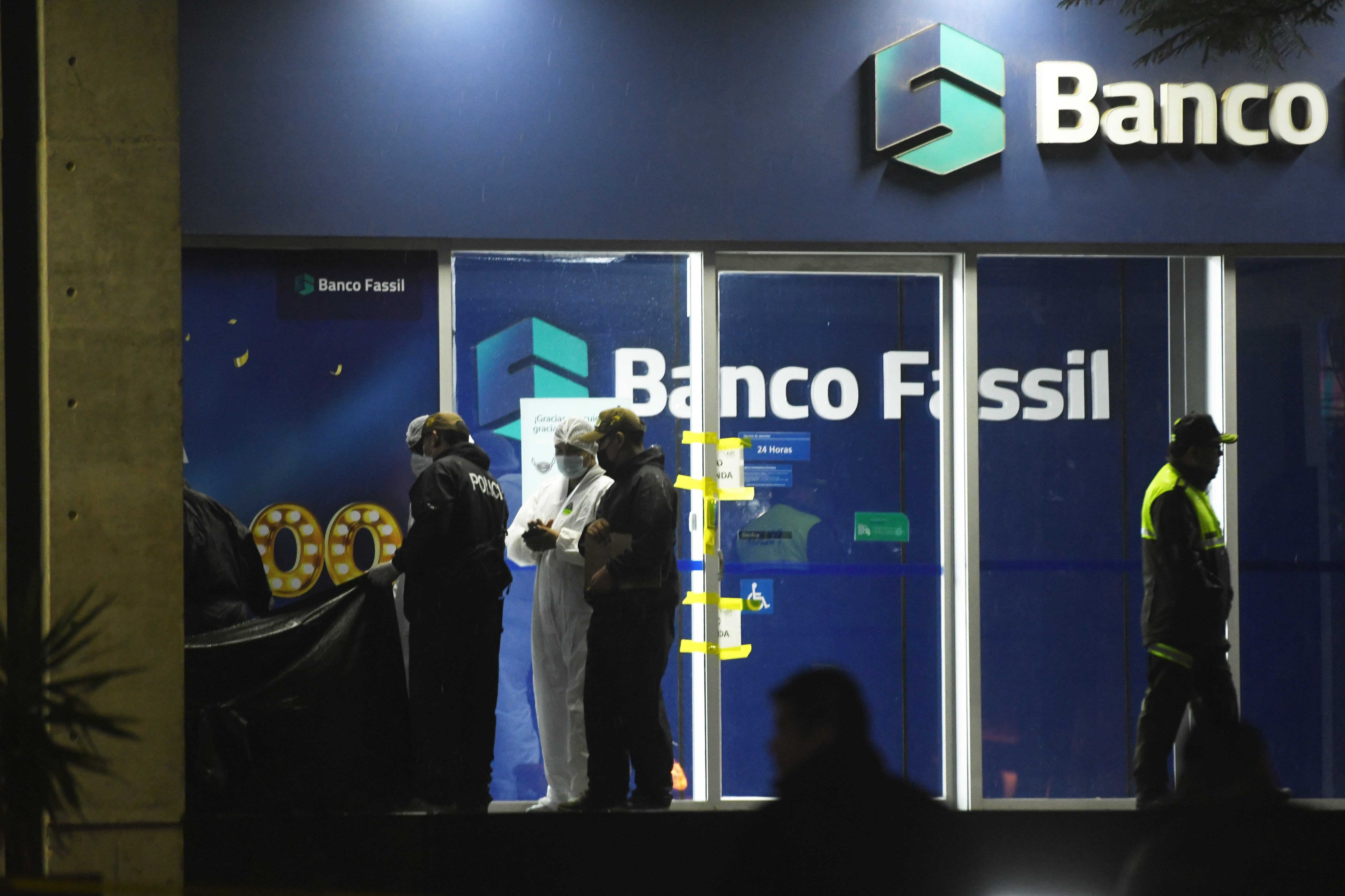 Las circunstancias de la muerte aún no están claras. Colodro, ex alto funcionario del Banco Central de Bolivia, había sido designado por el Instituto de Supervisión de Servicios Financieros como representante general del Banco Fassil.