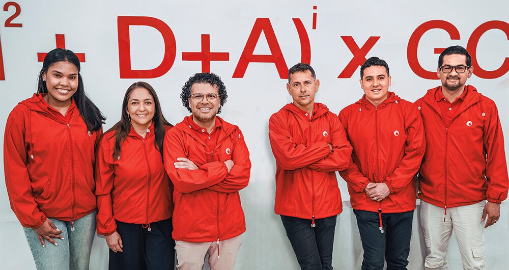 La ONG World Wildlife Fund (WWF) premió al nuevo proyecto de Alsec como la mejor alternativa de protección de huella hídrica en Sudamérica. De izquierda a derecha, Juliana Villareal (Ingeniera de proyectos), Diana Rivera (Directora de investigación y desarrollo), Mauricio Vargas (Gerente de Alsea), Javier Amórtegui (Director de Infraestructura), Juan Pablo Gaviria (Ingeniero de proyectos), Gustavo Hernández (Dorector de investigación).