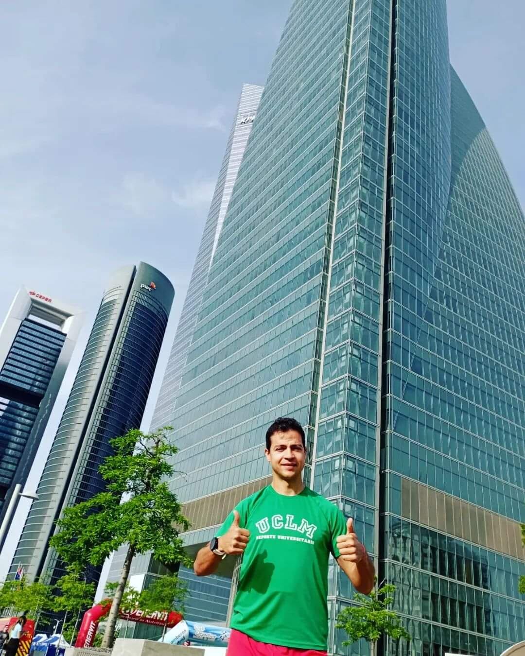 Hombre en España rompe récord de subir y bajar escaleras en 24 horas