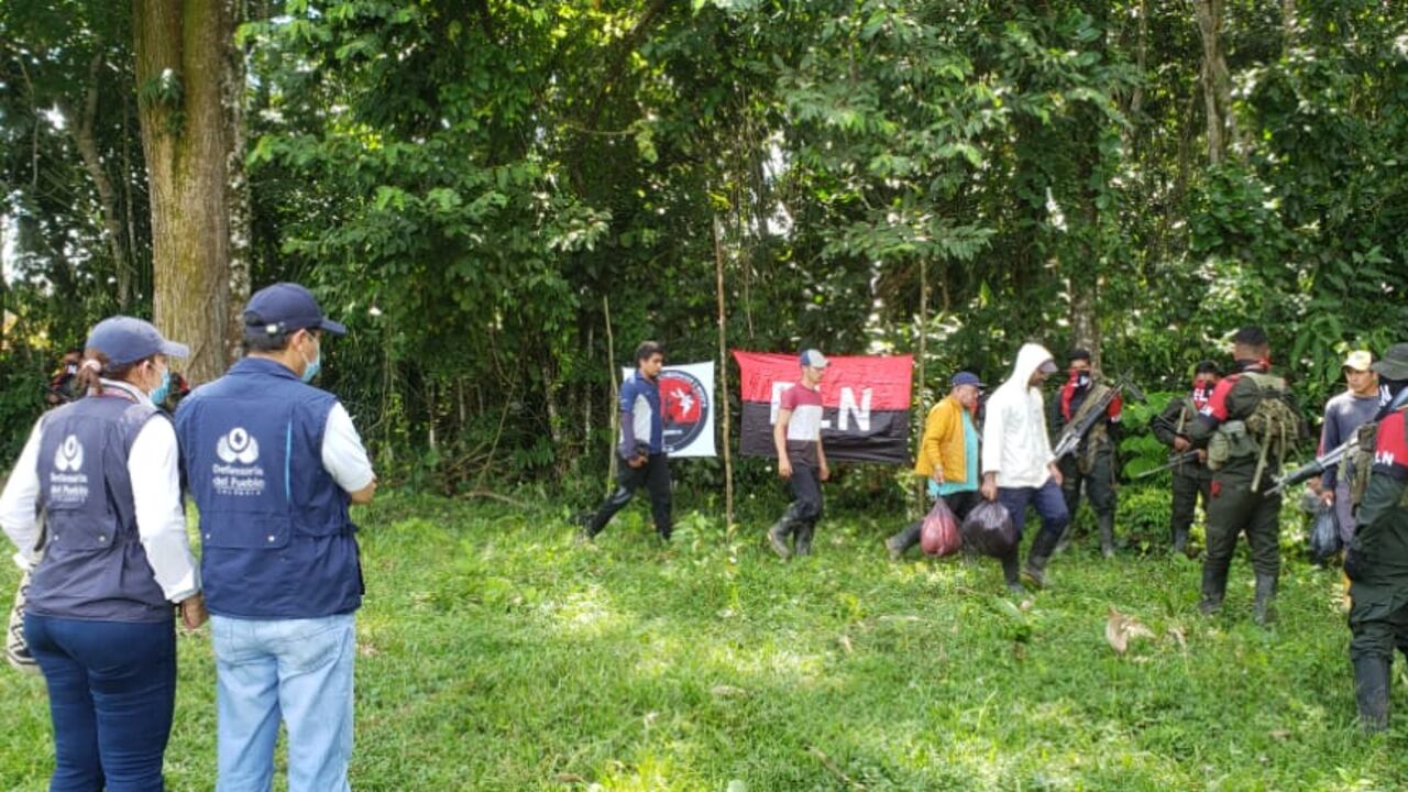 Imagen de archivo. A una comisión humanitaria de la iglesia Católica y la Defensoría del Pueblo, el pasado agosto, fueron entregadas nueve personas liberadas por el Eln.