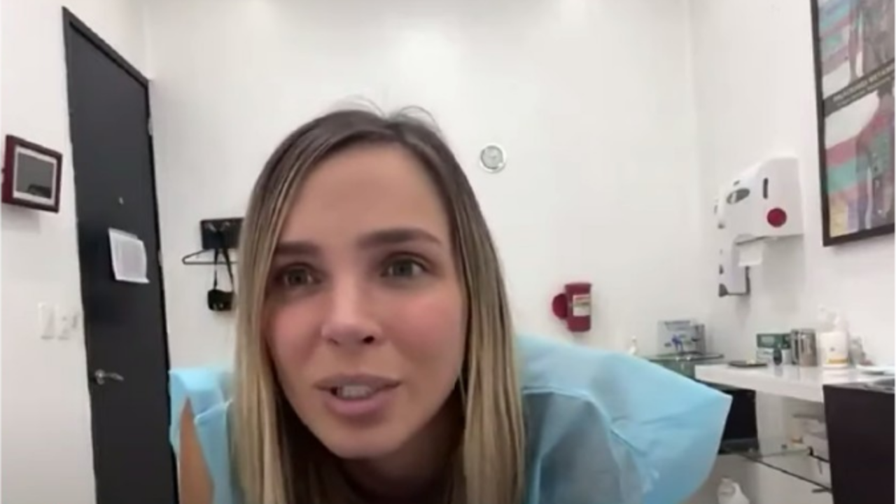 Elizabeth Loaiza ha mostrado a través de sus redes sociales las cicatrices producidas por los biopolímeros.