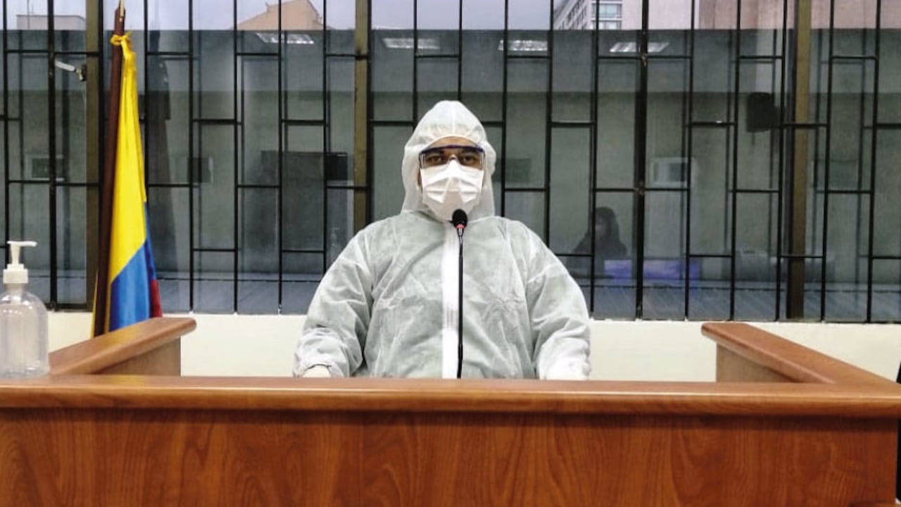 La Judicatura repartió a los jueces de control de garantías trajes biológicos para poder llevar a cabo diligencias judiciales. La medida produjo rechazo de las otras partes en una audiencia.