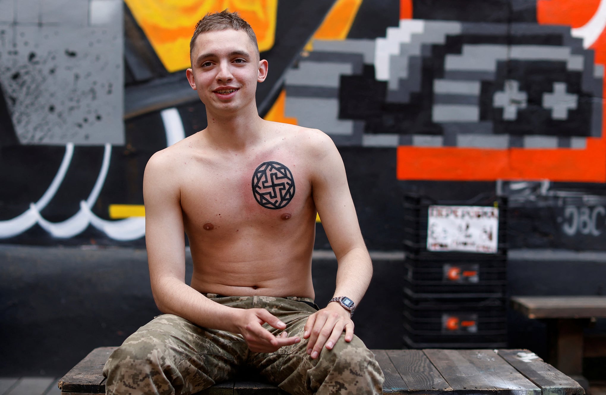 En imágenes : Los ucranianos se hacen tatuajes para recaudar fondos para el ejército ucraniano