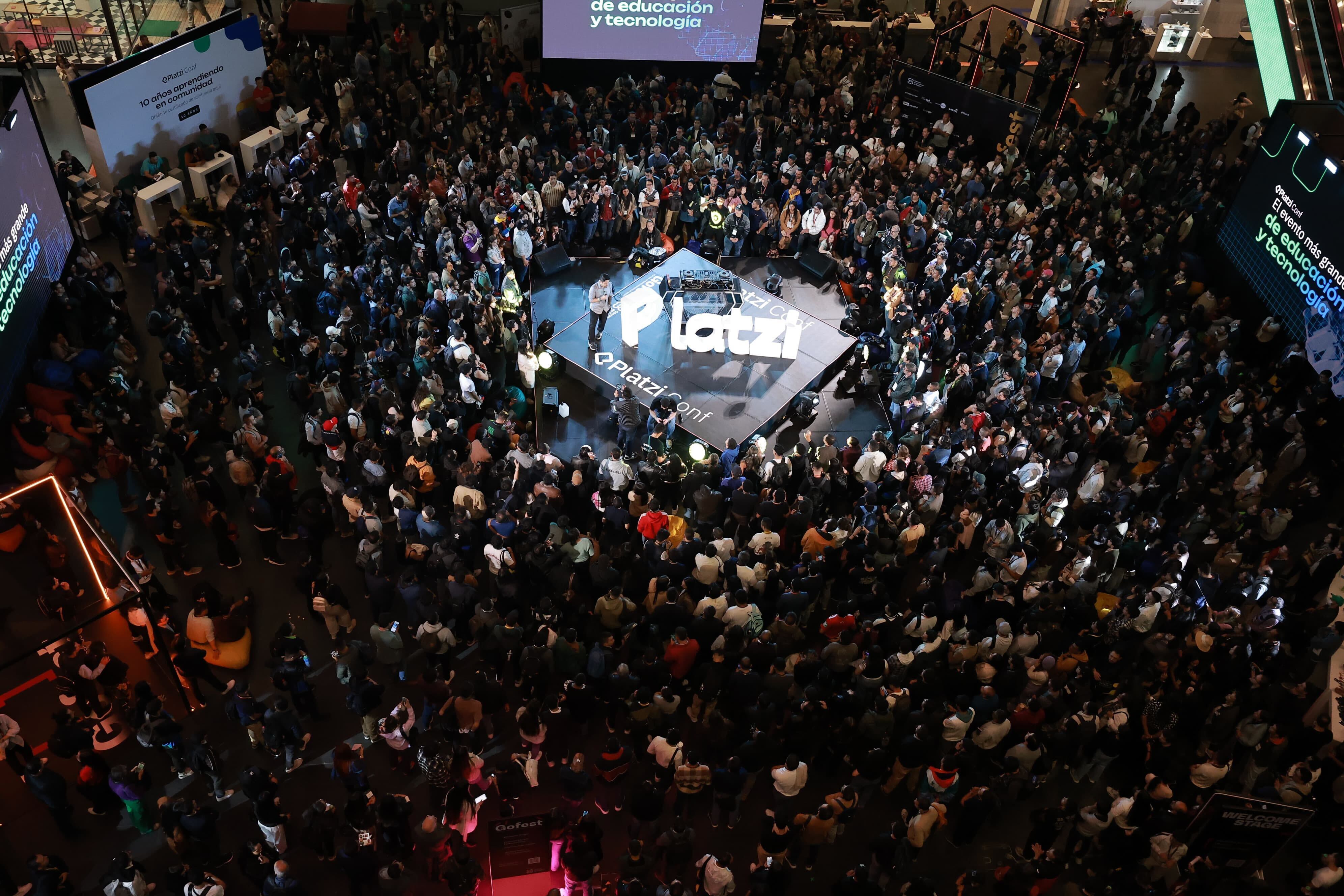 Más de 70 mil personas asistieron de forma virtual y presencial al Platzi Conf 2025 en Bogotá.