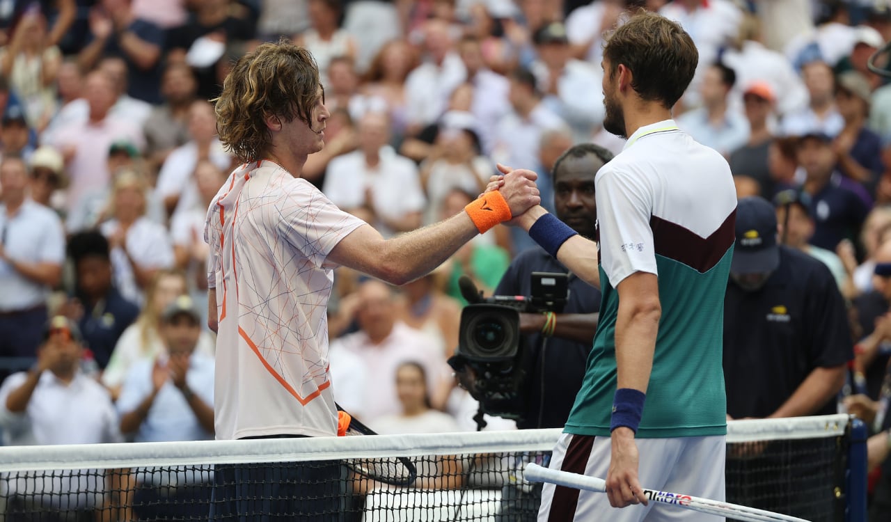 Daniil Medvédev superó a Andrey Rublev