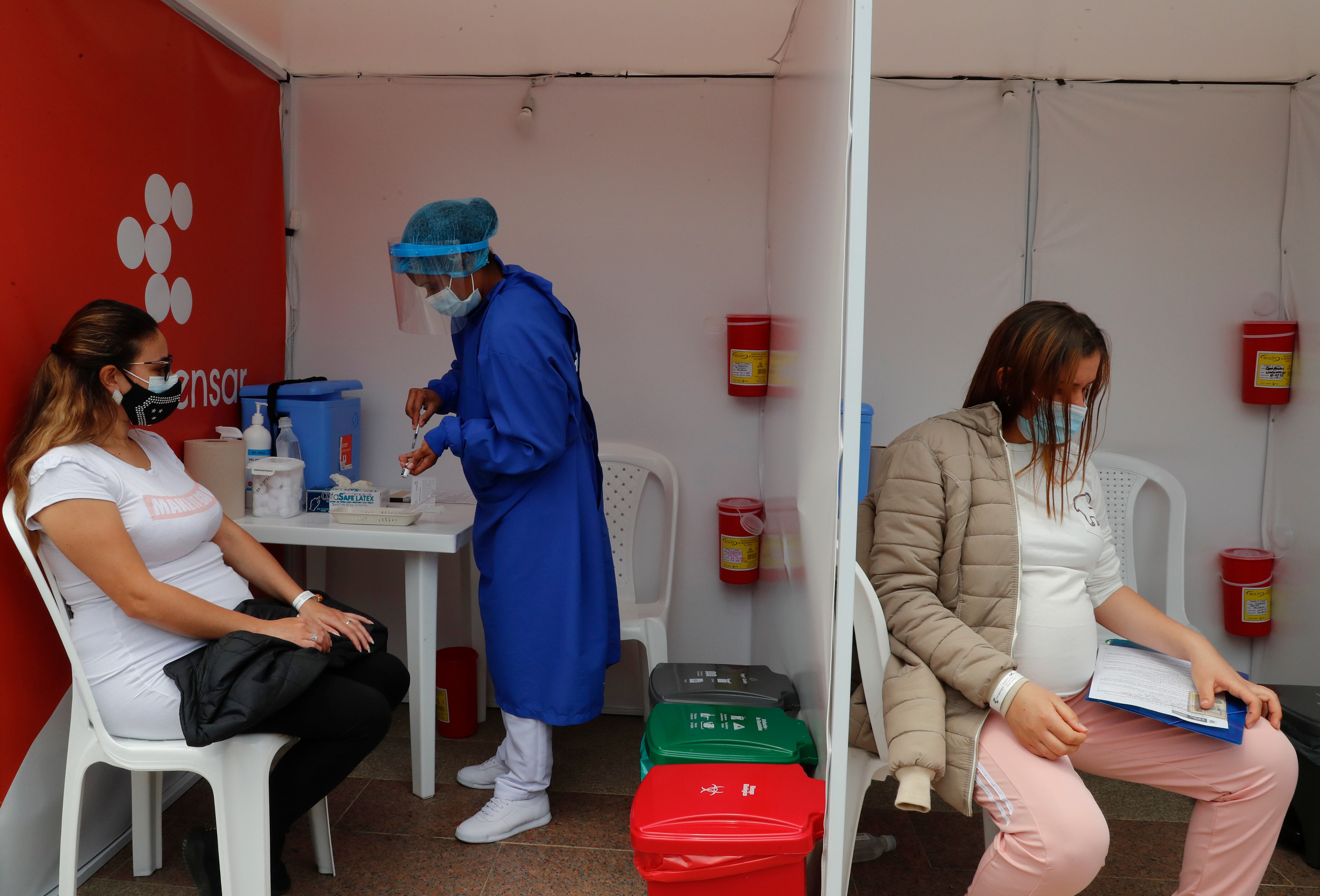 Vacuna de Moderna  contra covid-19 primeras dosis en Colombia
Bogota julio 28 del 2021
Foto Guillermo Torres Reina / Semana