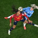 Salma Paralluelo de España frente a Alex Greenwood de Inglaterra.