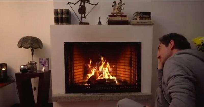 Imagen de "Manteles y telones" el corto que Carlos Benjumea presento al proyecto "Con la lavadora de fondo" de RTVC