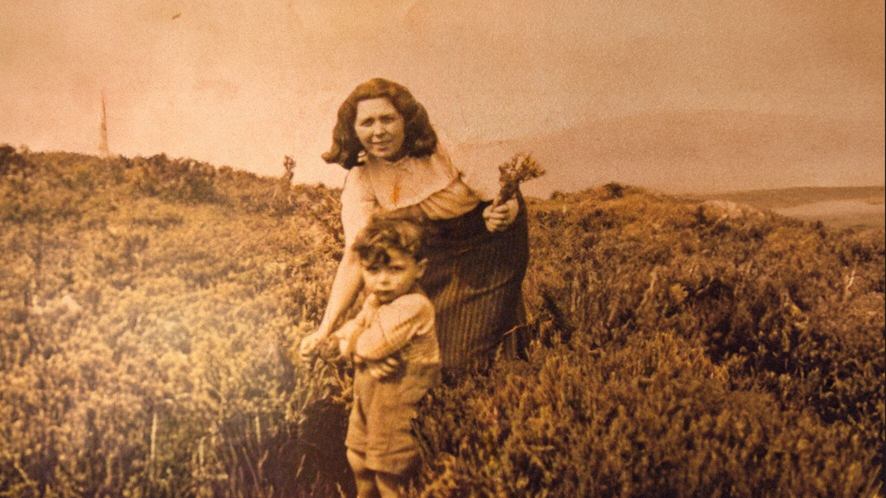 Tony y su madre, Sylvia Maria Iommi. Crédito: Tony Iommi.