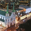 El centro comercial Avenida Chile limita sobre la carrera 11 con la iglesia de La Porciúncula
