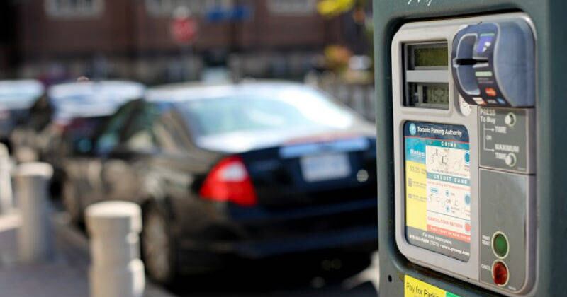 El cobro se hará por fracciones de 30 minutos, las fracciones costarán más o menos dependiendo del tiempo de parqueo y el sistema no funcionará 24/7, sino en horarios específicos.