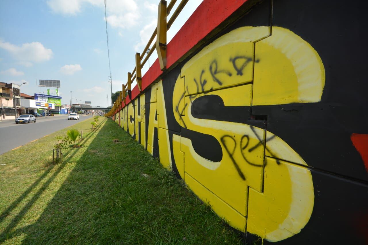 El 19 de enero, colectivos pintaron un Grafiti en el puente La Luna, "Las cuchas tenían razón" Jorge Orozco/ El País