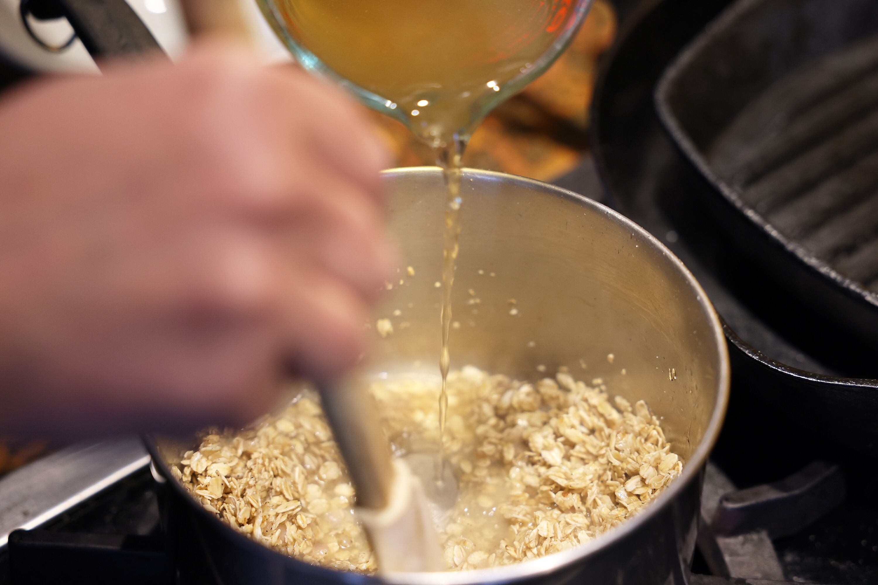 La OMS recomienda consumir entre 26 y 30 gramos de avena al día.