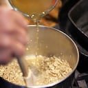 La OMS recomienda consumir entre 26 y 30 gramos de avena al día.