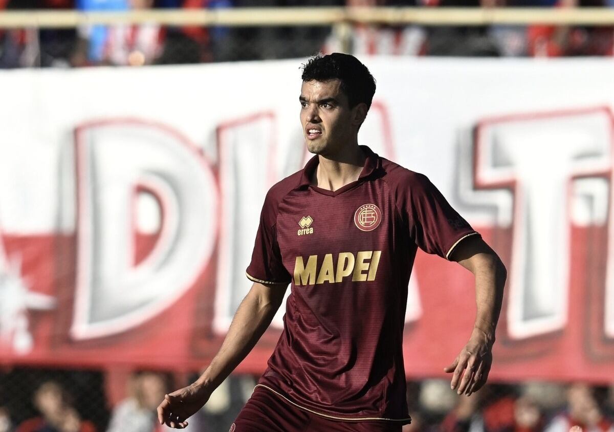 Felipe Aguilar, defensor de Lanús.