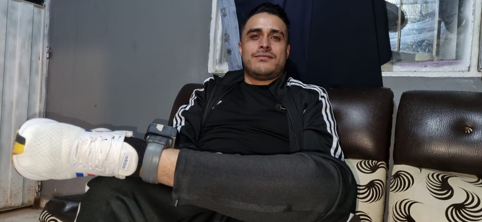 Hace apenas unos días Axl Cárdenas recibió el beneficio de prisión domiciliaria. Debe permanecer con el brazalete del Inpec puesto.