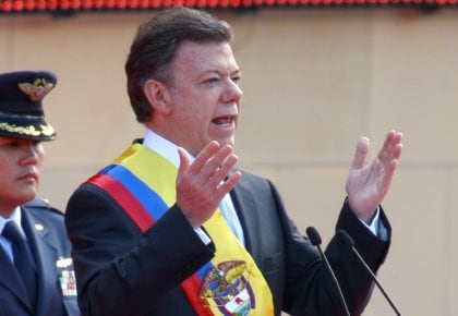 La posesión de Juan Manuel Santos también tuvo observaciones de expertos en protocolo por la forma en que quedó acomodada la banda presidencial durante parte de la ceremonia.