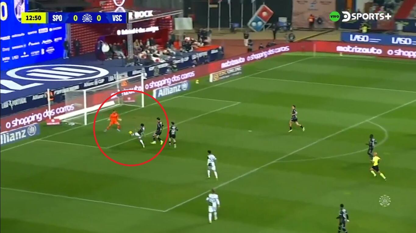 Momento del remate de Luis Suárez contra Guimaraes.