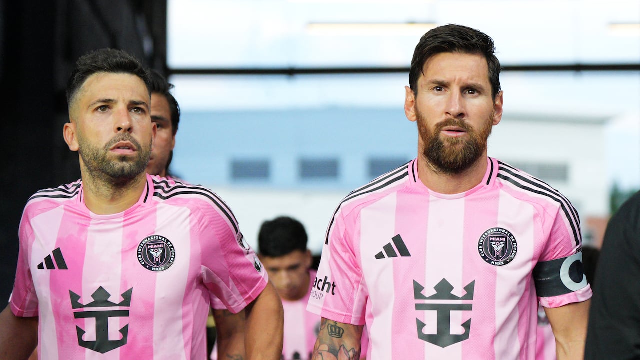 CINCINNATI, OHIO - JULY 16: Lionel Messi #10 of Inter Miami CF and teammate Jordi Alba #18 enter the pitch for the second half during the MLS match between FC Cincinnati and Inter Miami CF at TQL Stadium on July 16, 2025 in Cincinnati, Ohio. Jeff Dean/Getty Images/AFP (Photo by Jeff Dean / GETTY IMAGES NORTH AMERICA / Getty Images via AFP)