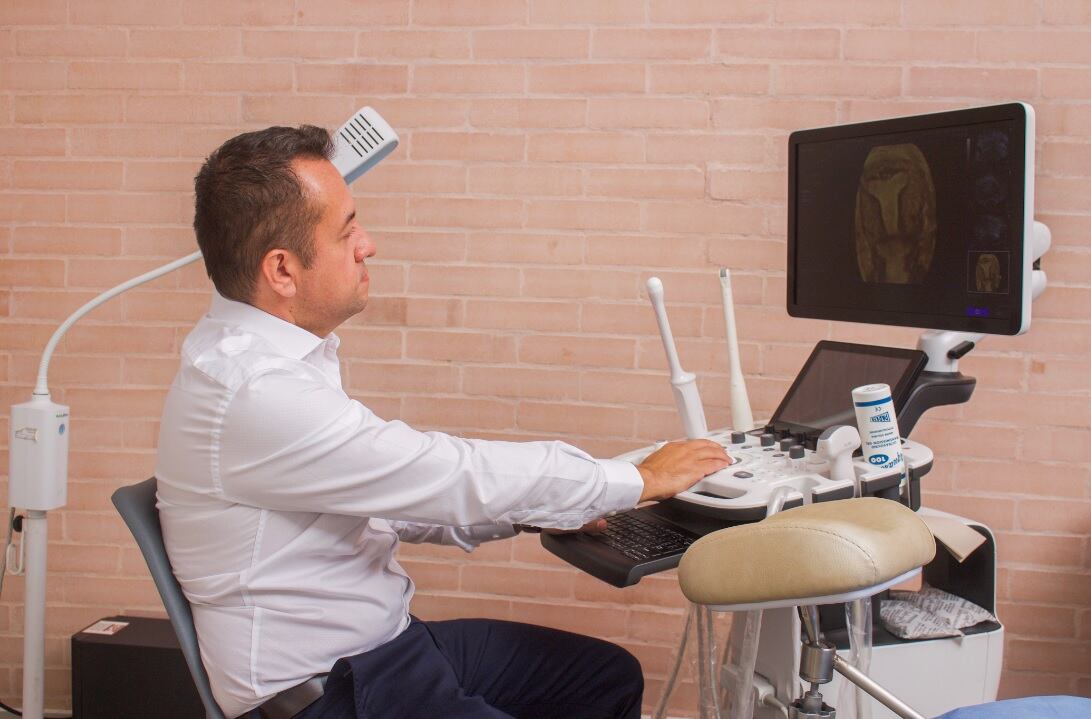 Leonardo Muñoz, especialista en medicina reproductiva y director científico de Fertility Care.