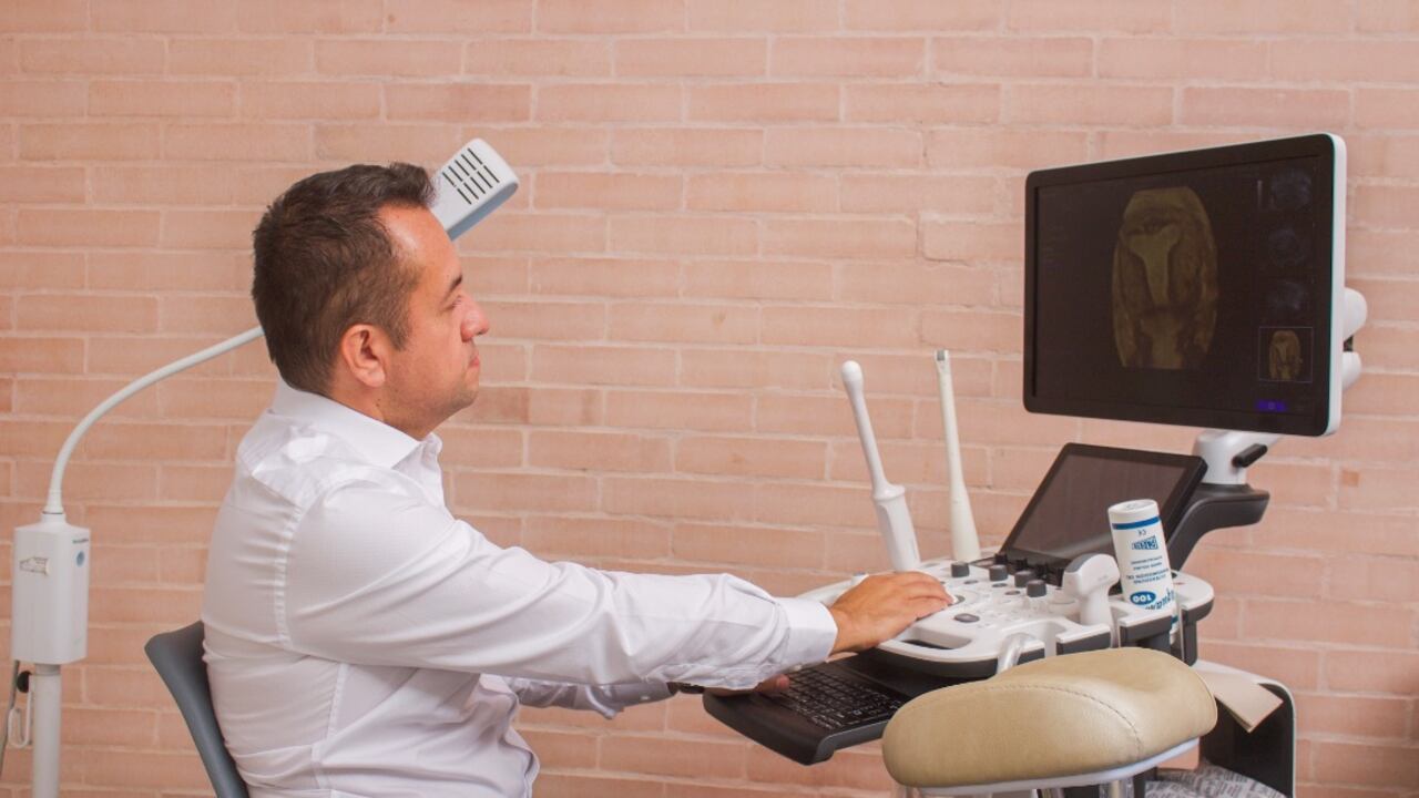 Leonardo Muñoz, especialista en medicina reproductiva y director científico de Fertility Care.