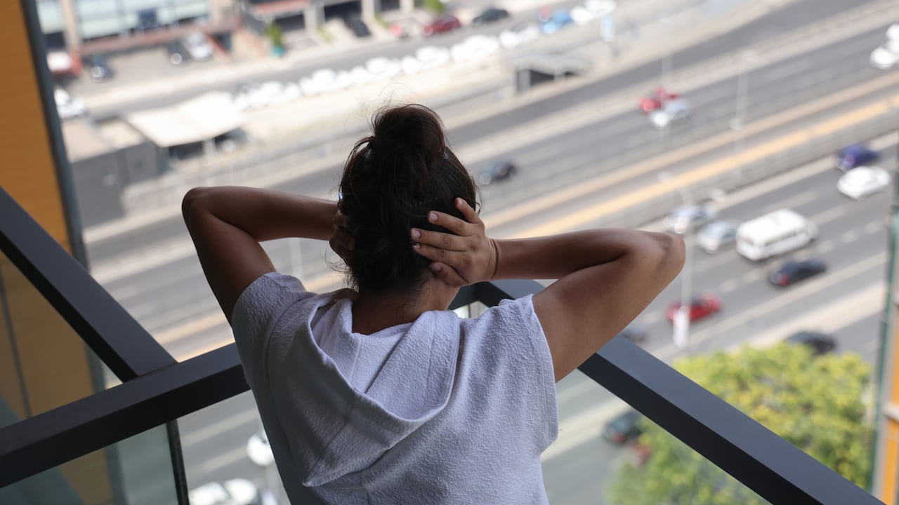 Exceder el límite de decibelios establecido para el sonido en el automóvil puede resultar en multas económicas considerables para aquellos que no respeten las regulaciones vigentes.