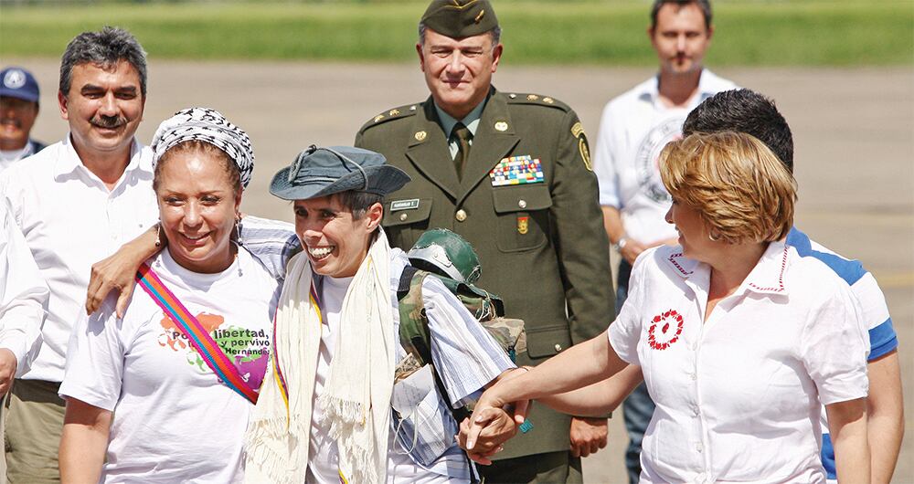   Algunos de los políticos que estuvieron secuestrados y recobraron su libertad le agradecen a Piedad Córdoba. La excepción es Ingrid Betancourt. Los policías y soldados, por su parte, cuestionan a la exsenadora. 