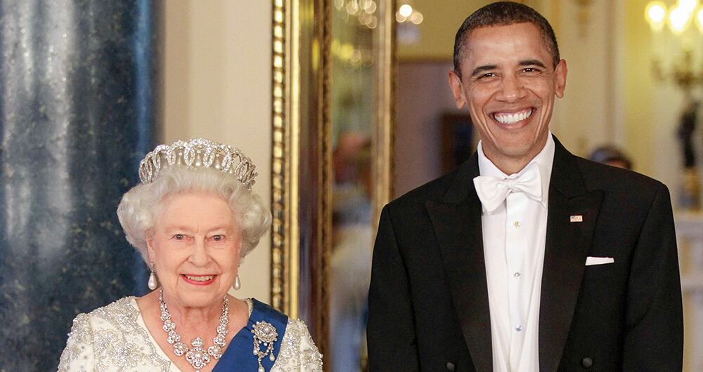 2011: La reina y Barack Obama en la sala de música del Palacio de Buckingham antes de un banquete estatal. 