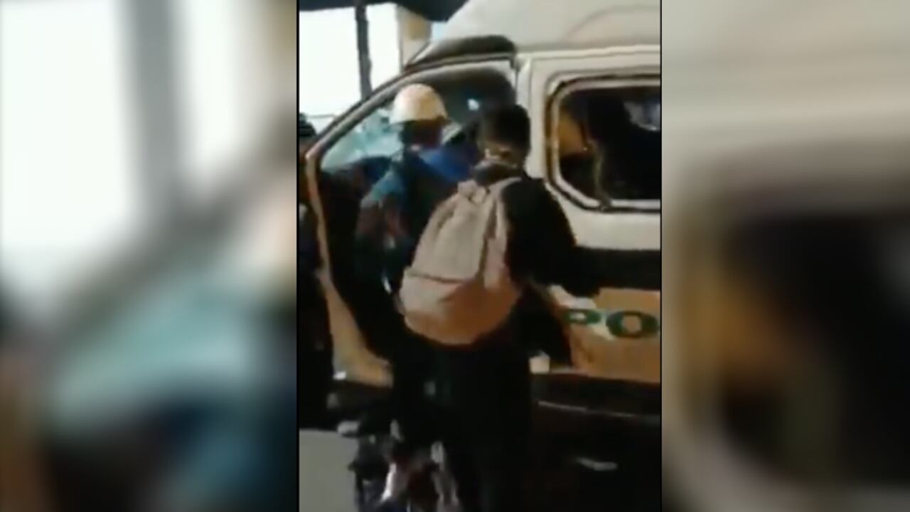 En video quedó registrado el brutal ataque contra policías en el sur de Bogotá